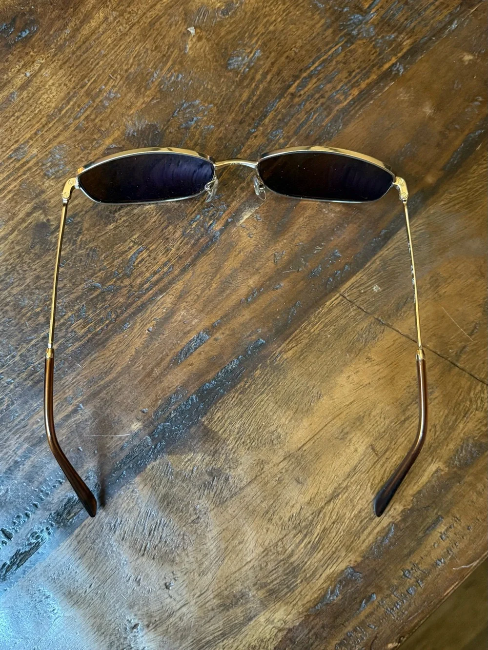 Men’s Gold Frame Sunglasses with Dark Lenses